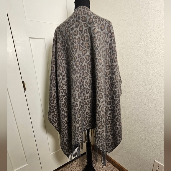 Animal Print Ruana Shawl Wrap Poncho Neutral Colors One Size with Fringe - Picture 5 of 5